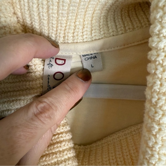 Dolan Left Coast Collection Knit Sleeve Turtleneck Cream Sweater Size Large - Picture 3 of 6